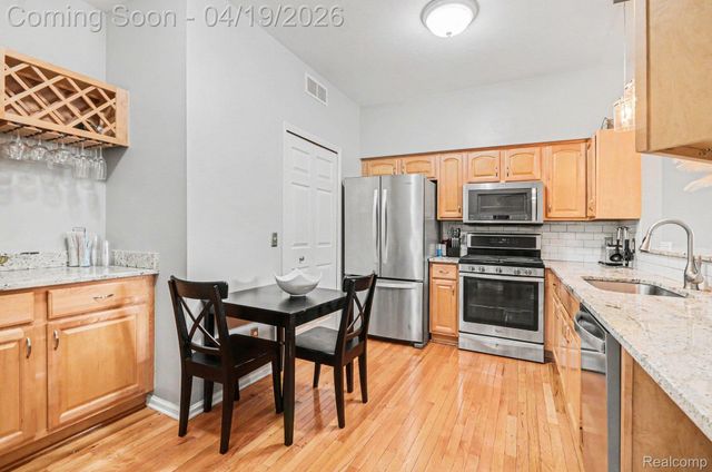 5519 Elmhurst Drive, Trenton, MI 48183