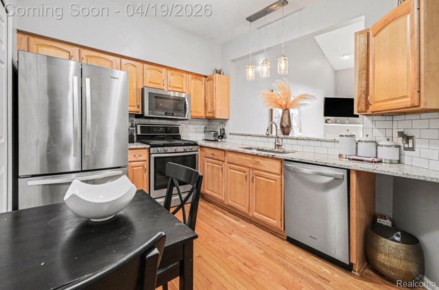 5519 Elmhurst Drive, Trenton, MI 48183