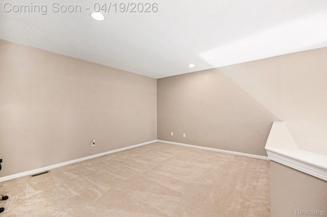 5519 Elmhurst Drive, Trenton, MI 48183