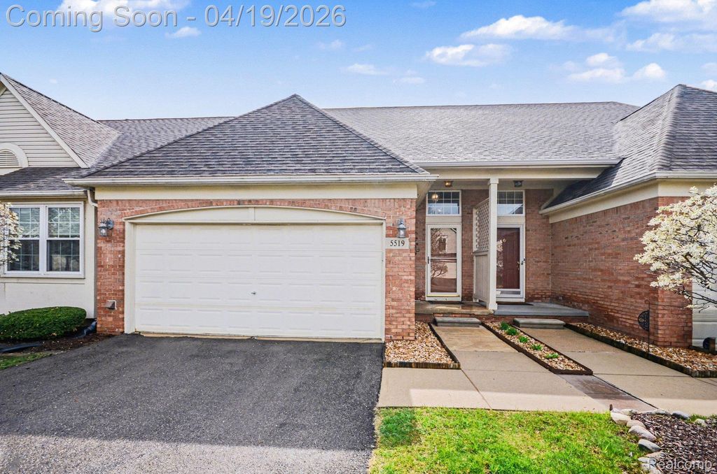 5519 Elmhurst Drive, Trenton, MI 48183