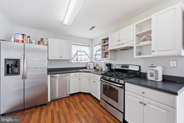 5 MAYFLOWER, Sicklerville, NJ 08081