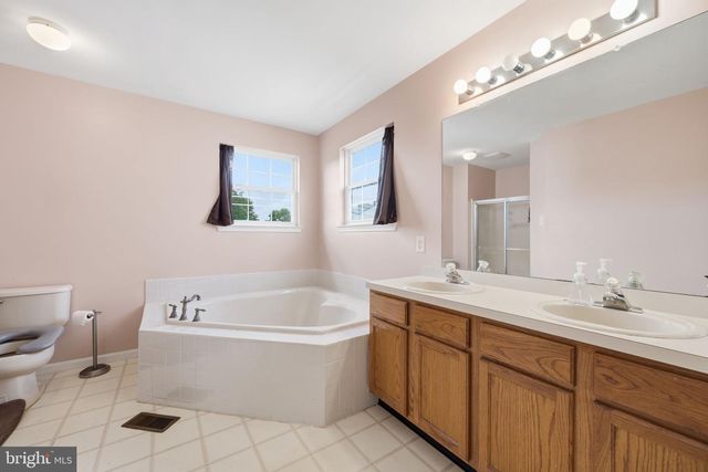 5 MAYFLOWER, Sicklerville, NJ 08081