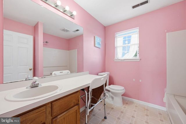 5 MAYFLOWER, Sicklerville, NJ 08081