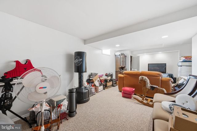 5 MAYFLOWER, Sicklerville, NJ 08081
