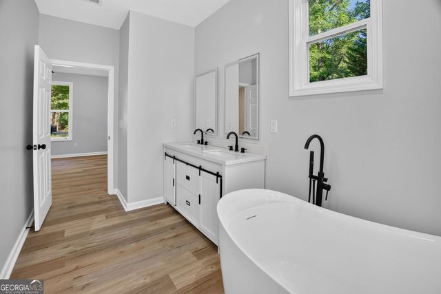 100 Willow Creek Drive, Locust Grove, GA 30248