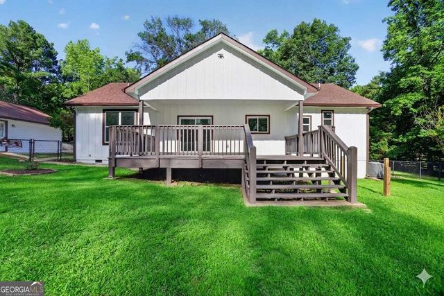 100 Willow Creek Drive, Locust Grove, GA 30248
