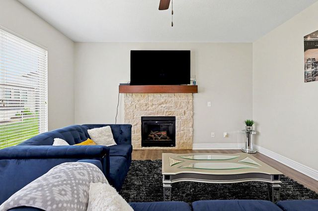 933 W Threewood, Andover, KS 67002