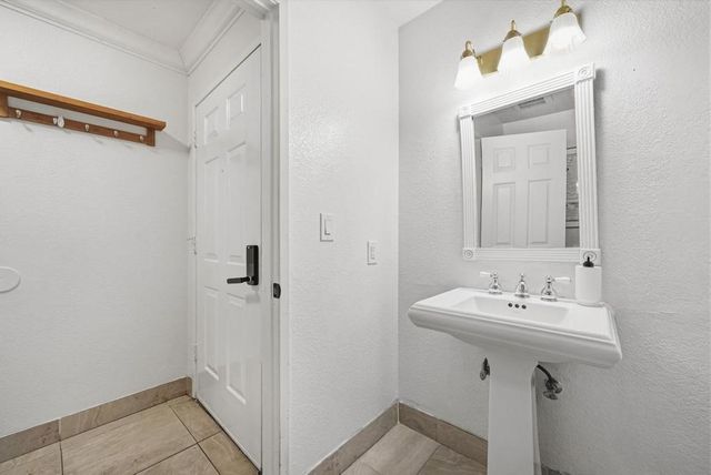 117 Mission Drive, East Palo Alto, CA 94303