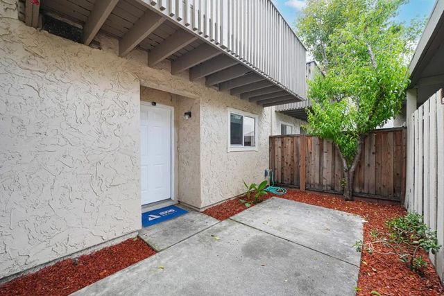 117 Mission Drive, East Palo Alto, CA 94303
