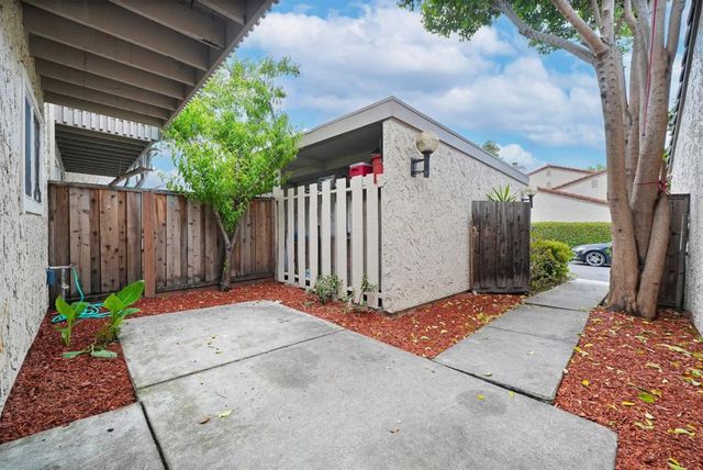 117 Mission Drive, East Palo Alto, CA 94303