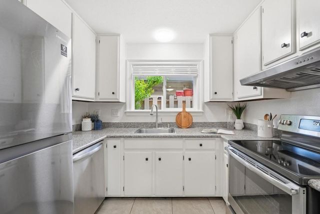 117 Mission Drive, East Palo Alto, CA 94303