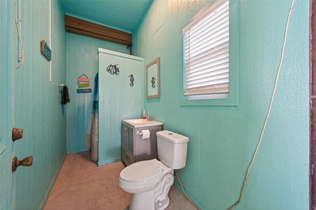 1127 County Road 299, Sargent, TX 77414