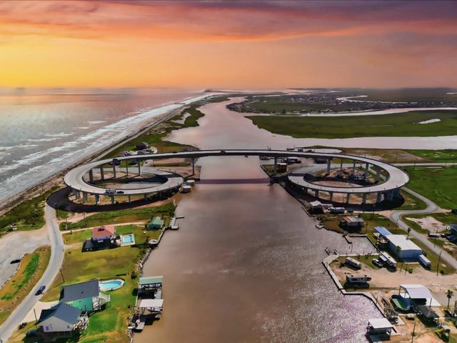 1127 County Road 299, Sargent, TX 77414