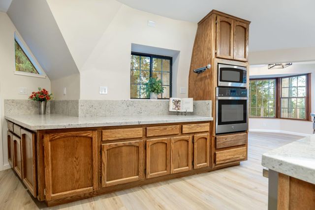 13008 Summit Ridge Dr, Nevada City, CA 95959