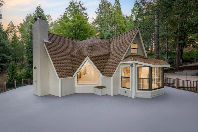 13008 Summit Ridge Dr, Nevada City, CA 95959
