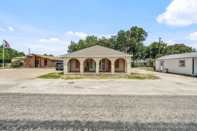 104 W Lipan Drive, Lipan, TX 76462