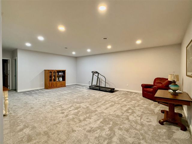 1014 E 18th Street S, Newton, IA 50208