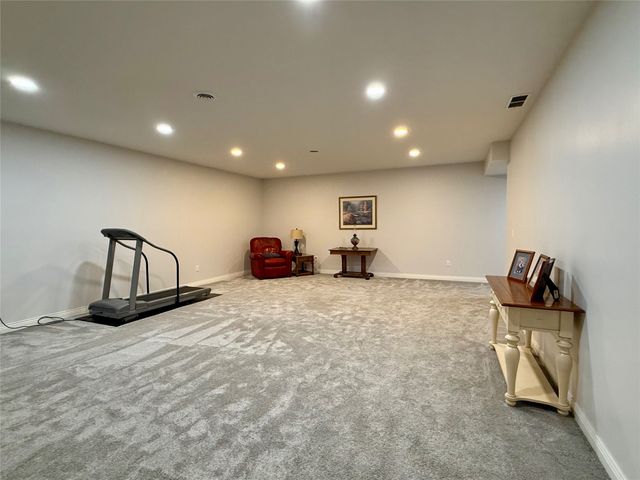 1014 E 18th Street S, Newton, IA 50208