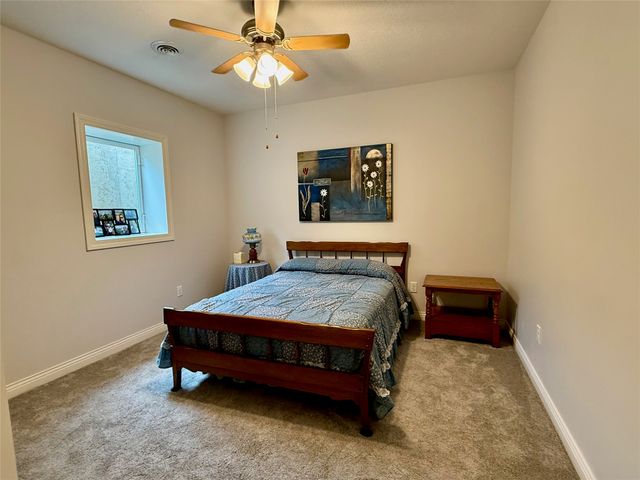 1014 E 18th Street S, Newton, IA 50208