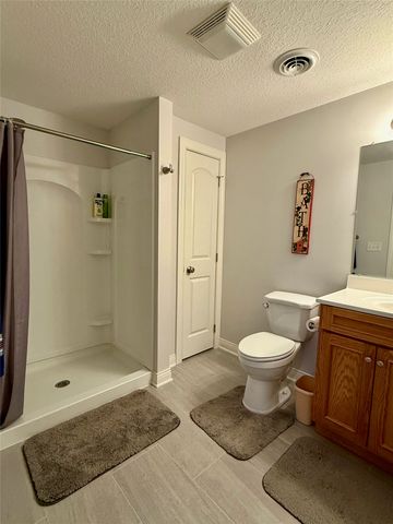 1014 E 18th Street S, Newton, IA 50208