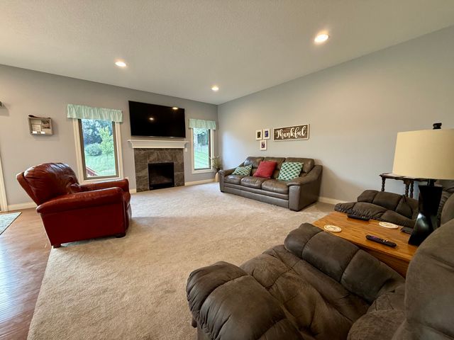 1014 E 18th Street S, Newton, IA 50208