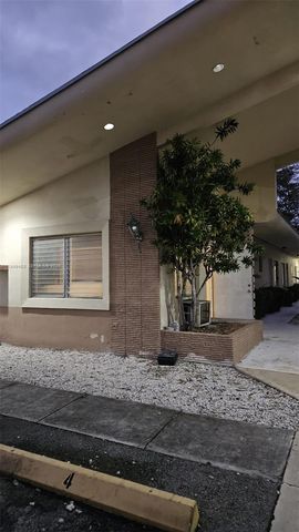 1270 NE 139th St 4, North Miami, FL 33161