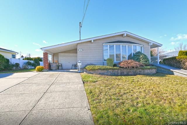 122 Miller Road, Hicksville, NY 11801