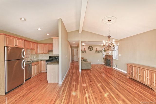 122 Miller Road, Hicksville, NY 11801