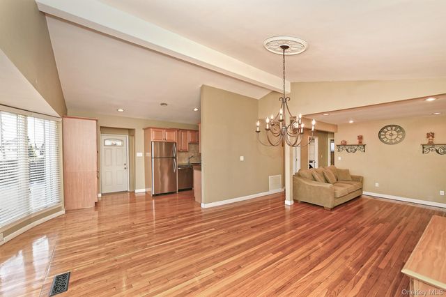 122 Miller Road, Hicksville, NY 11801