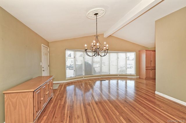 122 Miller Road, Hicksville, NY 11801