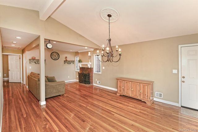 122 Miller Road, Hicksville, NY 11801