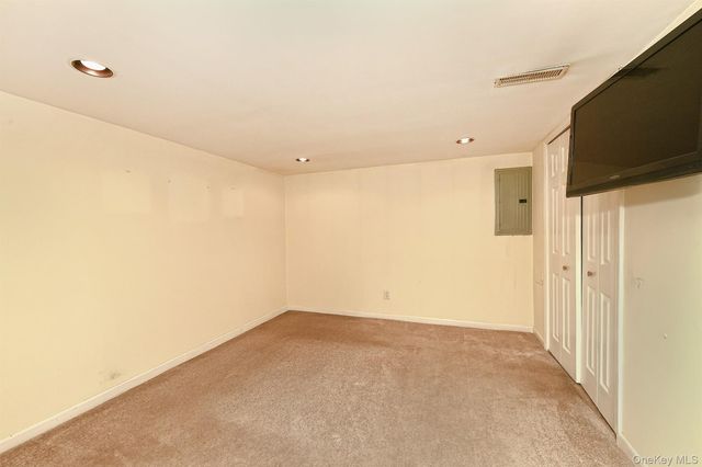 122 Miller Road, Hicksville, NY 11801