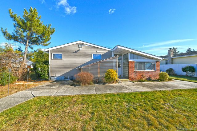 122 Miller Road, Hicksville, NY 11801