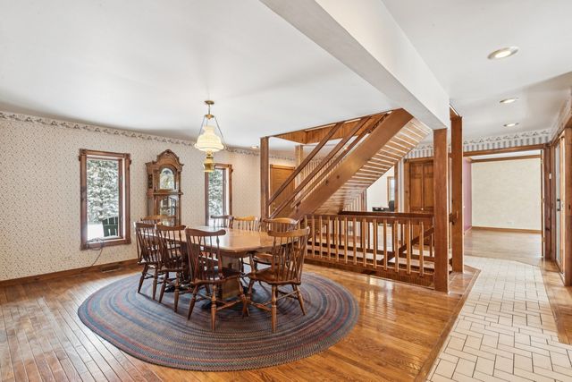 10N800 Muirhead Road, Elgin, IL 60124