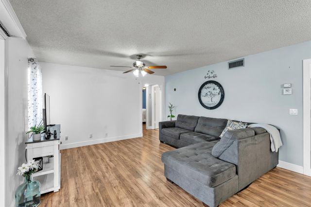 329 Knotty Pine Circle A-2, Greenacres, FL 33463