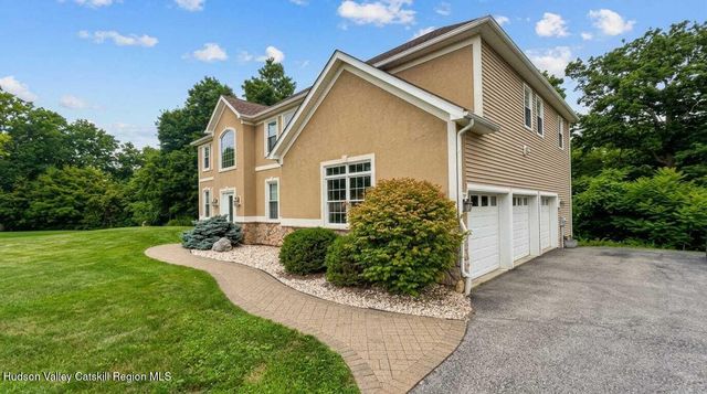 67 Rodeo Drive, Hopewell Junction, NY 12533
