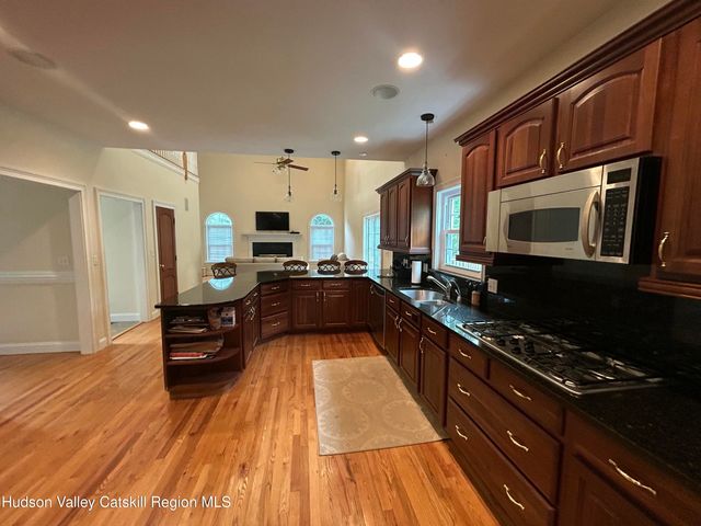 67 Rodeo Drive, Hopewell Junction, NY 12533