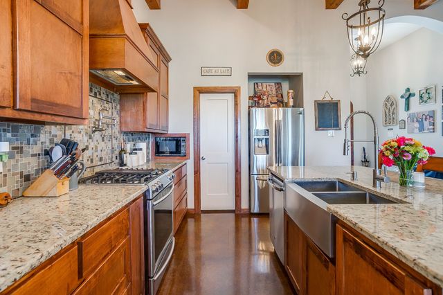 8071 County Road 105, Grandview, TX 76050