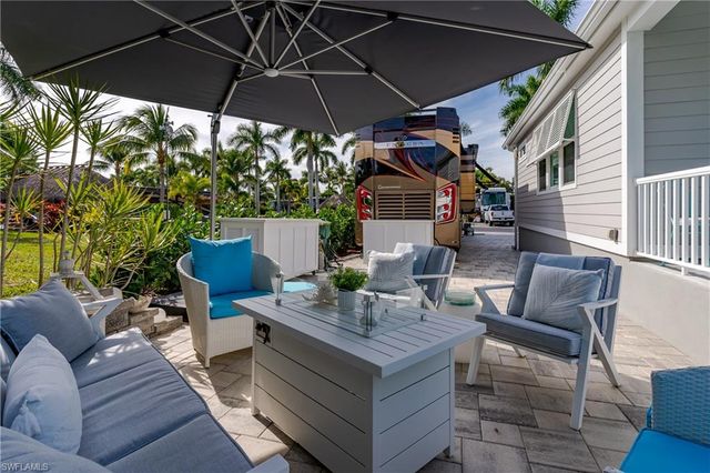 13598 Snapper LN, Naples, FL 34114