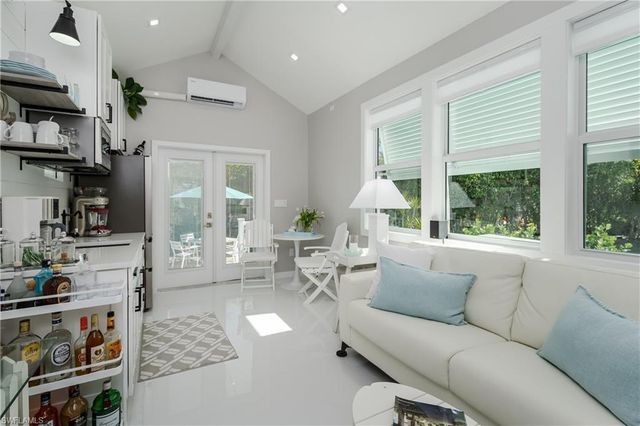 13598 Snapper LN, Naples, FL 34114