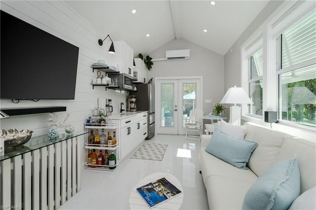 13598 Snapper LN, Naples, FL 34114