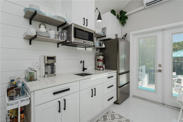 13598 Snapper LN, Naples, FL 34114