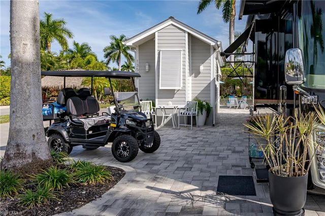 13598 Snapper LN, Naples, FL 34114