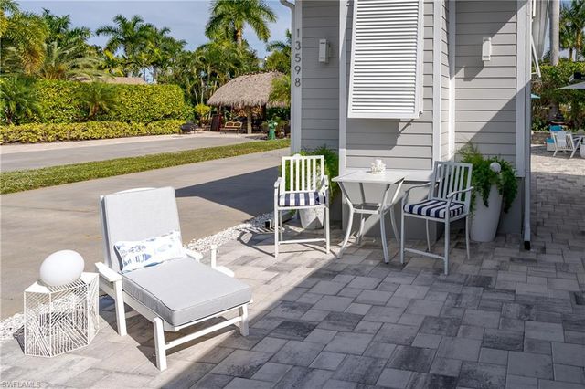 13598 Snapper LN, Naples, FL 34114