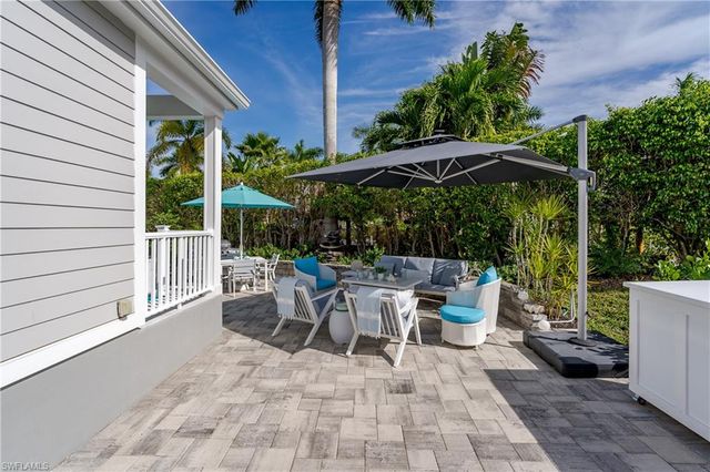 13598 Snapper LN, Naples, FL 34114