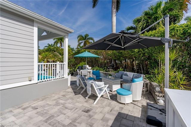 13598 Snapper LN, Naples, FL 34114