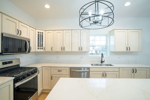1401 174 Street, East Hazel Crest, IL 60429