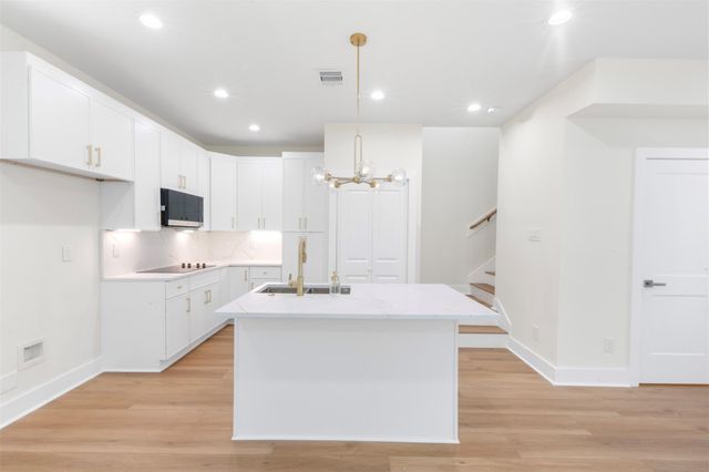 1275 Dewalt Street, Houston, TX 77088