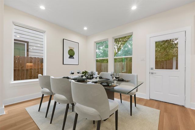 1275 Dewalt Street, Houston, TX 77088