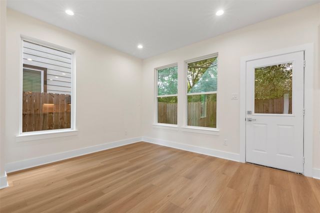 1275 Dewalt Street, Houston, TX 77088